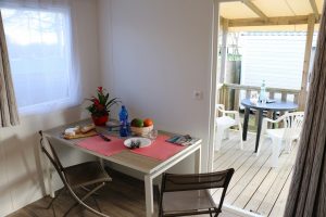 Location mobil home sarzeau Vue Table Et Terrasse